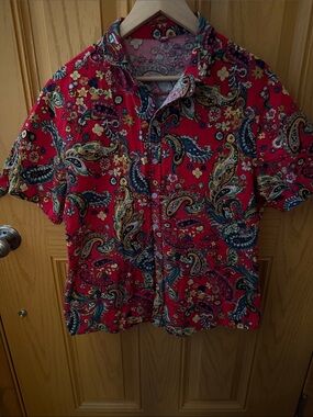 Men's Red Paisley Short-Sleeve Button-Down Shirt
